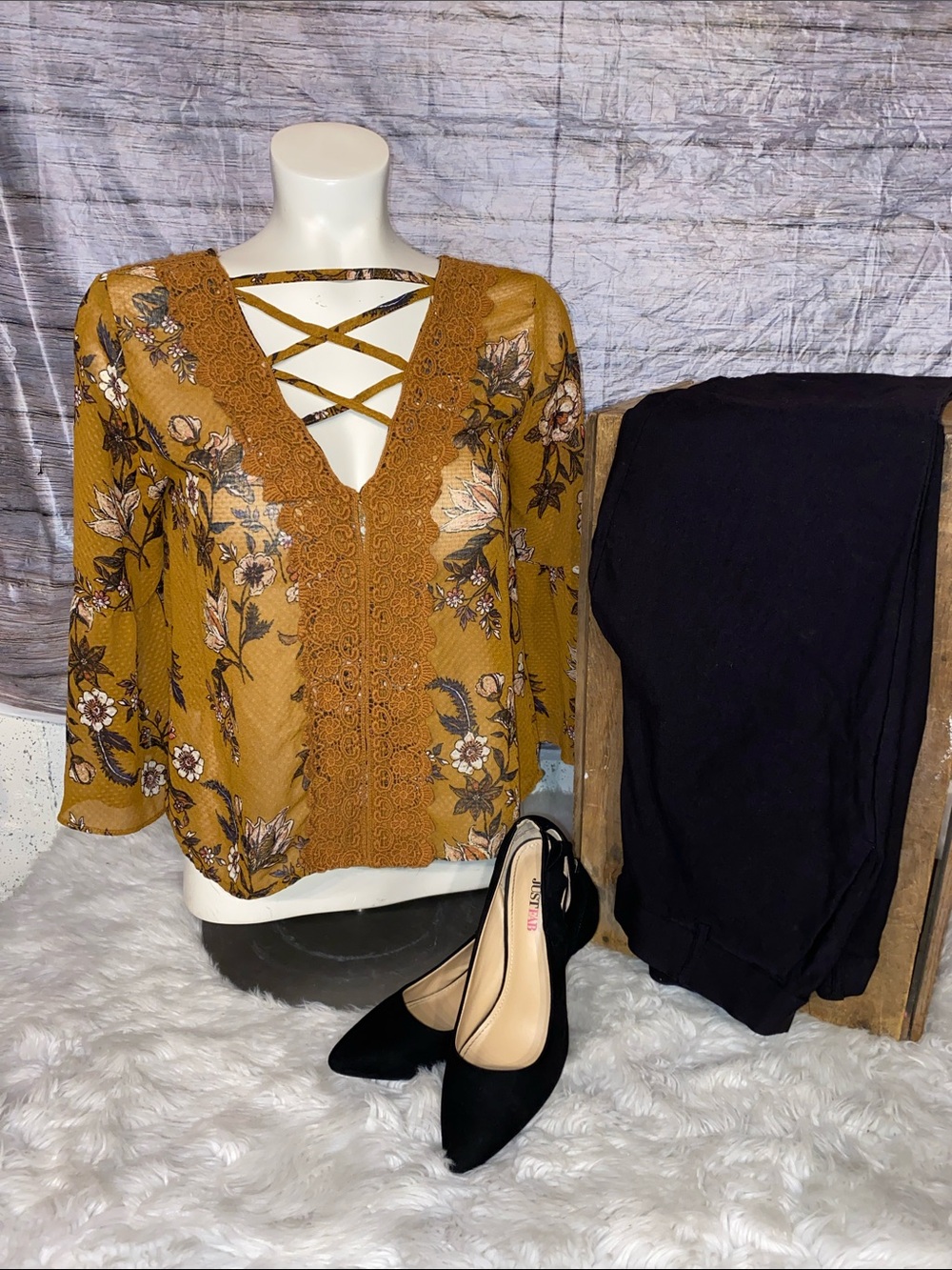 Rewind Mustard Floral Lace-Trim Crisscross Blouse